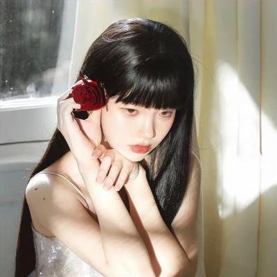 圣洁的艾曼妞